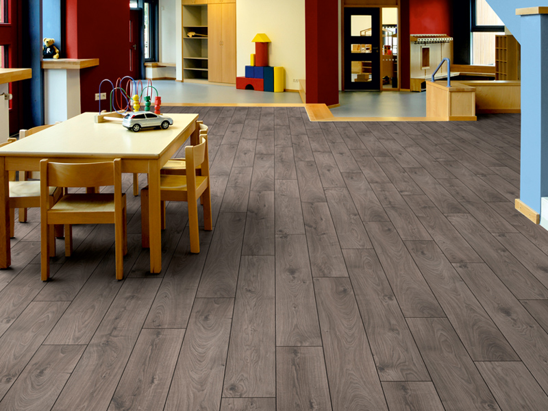 ROBUSTO PLANK ATLAS OAK ANTHRACITE LAMINATE FLOORING AC5