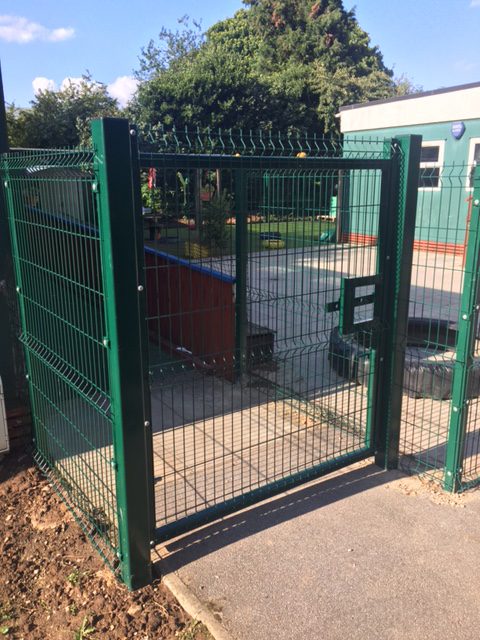V-MESH FENCING PANELS & GATES - Image 3