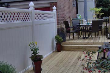 White Privacy Fence with Lattice - Image 4