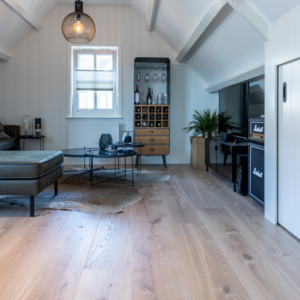 RENAISSANCE OAK BRAMANTE PLANED EXTRA WHITE OIL/WAX DSC ENGINEERED FLOORING - Image 2