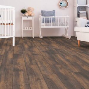 SUITE PLANK ELBA OAK BROWN LAMINATE FLOORING AC4