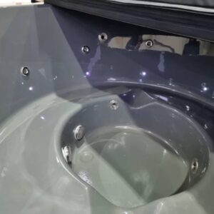 Acrylic hot tub with external heater - Image 20
