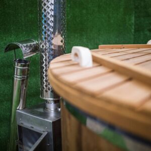 Fibreglass hot tub with external heater - Image 19