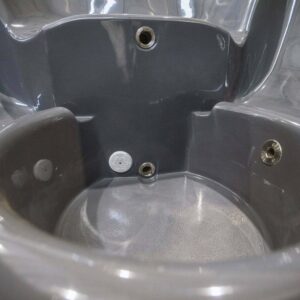 Fibreglass hot tub with integrated heater - Image 21