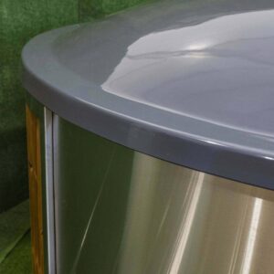 Fibreglass hot tub with integrated heater - Image 23