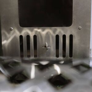Fibreglass hot tub with integrated heater - Image 25